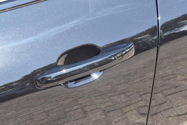 Volvo XC60 T6 350PK Automaat Plug-in hybrid AWD Ultra Black Edition HUD | Luchtvering | Trekhaak | 360 Camera | H&K | 21"LMV | Stoelverwarming | Panodak