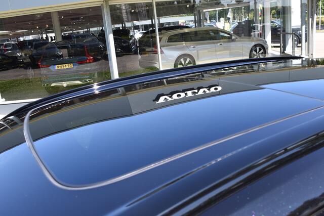 Volvo XC60 T6 350PK Automaat Plug-in hybrid AWD Ultra Black Edition HUD | Luchtvering | Trekhaak | 360 Camera | H&K | 21"LMV | Stoelverwarming | Panodak