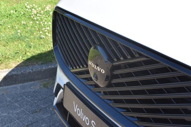 Volvo XC60 T8 AWD 455PK Plug-in Hybrid Ultra Black Edition | HUD | Luchtvering | Panodak | H&K | 360 Camera | 21"LMV | Stoelverwarming