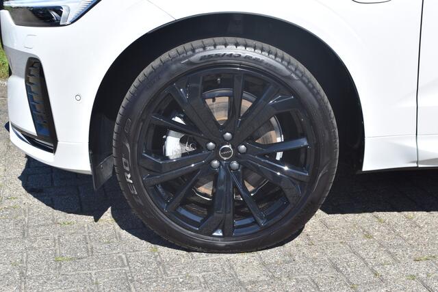 Volvo XC60 T8 AWD 455PK Plug-in Hybrid Ultra Black Edition | HUD | Luchtvering | Panodak | H&K | 360 Camera | 21"LMV | Stoelverwarming