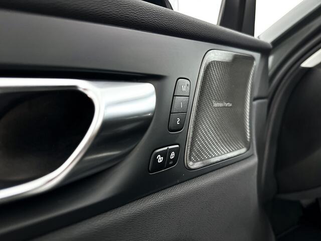 Volvo XC60 T6 Plug-in hybrid AWD Ultra Dark | Panoramadak | 360° camera | Luchtvering | Head-up display | Harman Kardon | Stoel- en stuurverwarming | Trekhaak