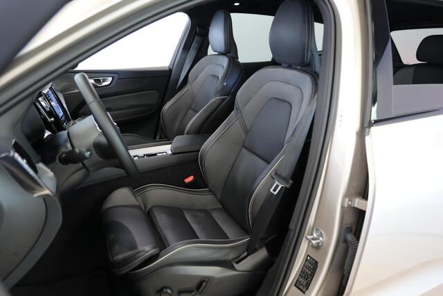 Volvo XC60 2.0 T8 Plug-in hybrid AWD Ultra Dark | Schuif- kanteldak | Trekhaak | Harman Kardon