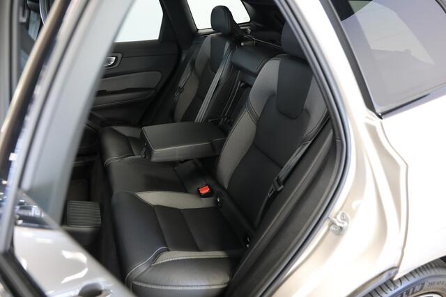 Volvo XC60 2.0 T8 Plug-in hybrid AWD Ultra Dark | Schuif- kanteldak | Trekhaak | Harman Kardon