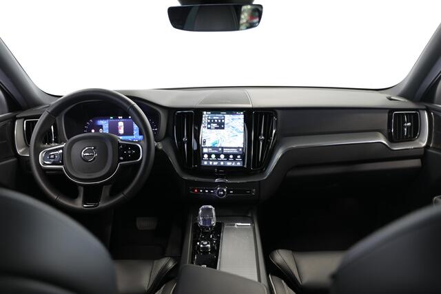 Volvo XC60 2.0 T8 Plug-in hybrid AWD Ultra Dark | Schuif- kanteldak | Trekhaak | Harman Kardon
