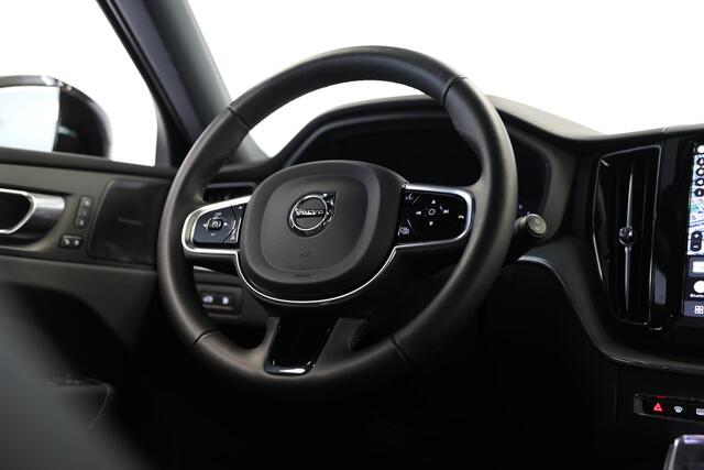 Volvo XC60 2.0 T8 Plug-in hybrid AWD Ultra Dark | Schuif- kanteldak | Trekhaak | Harman Kardon