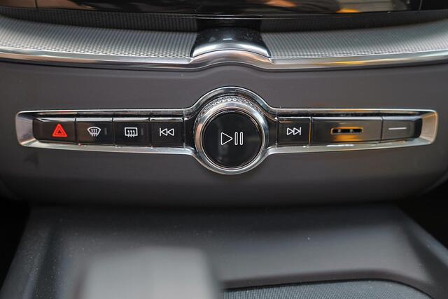 Volvo XC60 T6 Recharge AWD Plus Dark - Panorama/schuifdak - IntelliSafe Assist & Surround - 360º Camera - Verwarmde voorstoelen, stuur & achterbank - Parkeersensoren voor & achter - Elektr. bedienb. voorstoelen met geheugen - Draadloze tel. lader - Inklapbare trekha