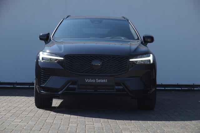 Volvo XC60 T8 455PK Automaat AWD Plus Black Edition / Adaptieve cruise control / BLIS / Panoramadak / Stoel - en stuurverwarming / Keyless entry / Elektrische stoelen / Parkeersensoren met 360 camera