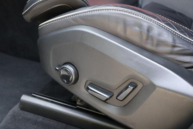 Volvo XC60 2.0 B5 R-Design | Panoramadak | Lounge Pack | Park Assist Pack | Winter Pack | Trekhaak | Leder |