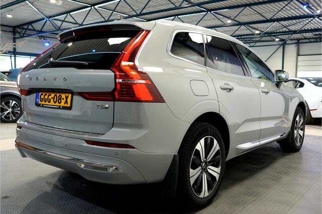 Volvo XC60 2.0 T6 Plug-in hybrid AWD 293kW/399pk Aut8 Long Range Edition Bright NIEUWSTAAT! PANORAMADAK + LEDER + ADAPT.CRUISE + PILOT ASSIST + GOOGLE NAVIGATIE&SERVICES + EL.WEGKLABARE TREKHAAK + SPATLAPPEN + CAMERA + PARKSENSOREN + 19" LM-VELGEN!!