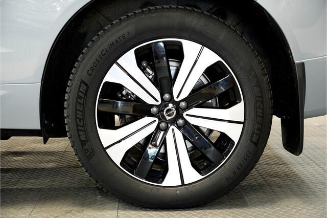Volvo XC60 2.0 T6 Plug-in hybrid AWD 293kW/399pk Aut8 Long Range Edition Bright NIEUWSTAAT! PANORAMADAK + LEDER + ADAPT.CRUISE + PILOT ASSIST + GOOGLE NAVIGATIE&SERVICES + EL.WEGKLABARE TREKHAAK + SPATLAPPEN + CAMERA + PARKSENSOREN + 19" LM-VELGEN!!