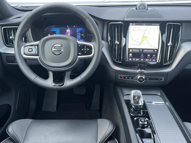 Volvo XC60 2.0 T6 350 Pk AWD Ultimate Black Edition Luchtvering Bowers en Wilkins Trekhaak Head Up Panoramdak Elek Sportstoelen 21 Inch Velgen 360 Camera Apple Carplay Android Auto Stuurverwarming Vol opties