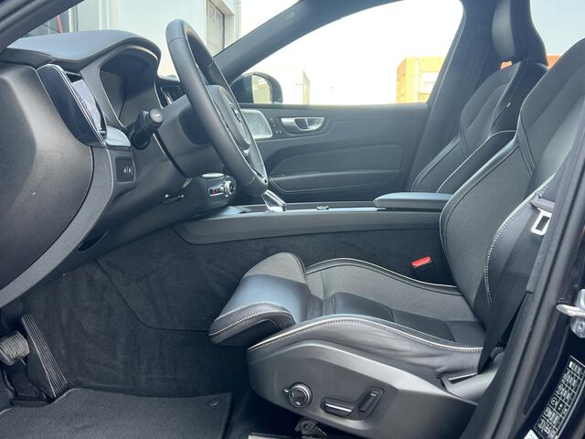 Volvo XC60 2.0 T6 350 Pk AWD Ultimate Black Edition Luchtvering Bowers en Wilkins Trekhaak Head Up Panoramdak Elek Sportstoelen 21 Inch Velgen 360 Camera Apple Carplay Android Auto Stuurverwarming Vol opties