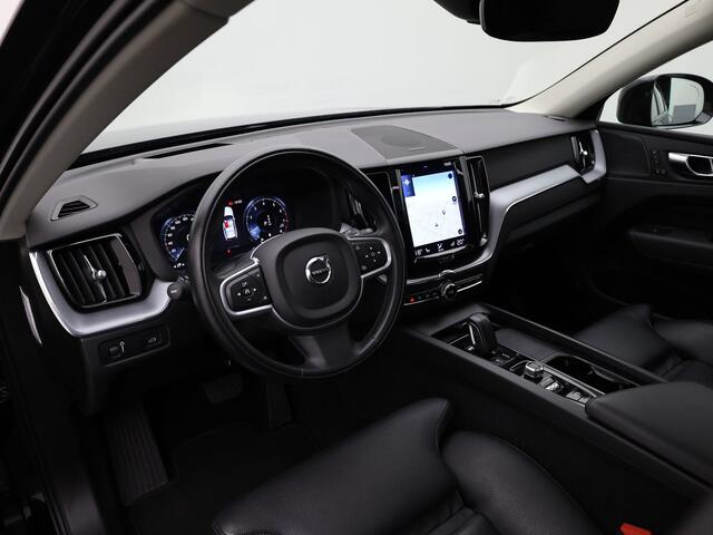 Volvo XC60 2.0 B5 Momentum Exclusive | Pano | Trekhaak | Head Up | 360 Camera | Blis | 20'' | Prijs Rijklaar!!