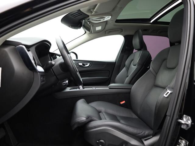 Volvo XC60 2.0 B5 Momentum Exclusive | Pano | Trekhaak | Head Up | 360 Camera | Blis | 20'' | Prijs Rijklaar!!