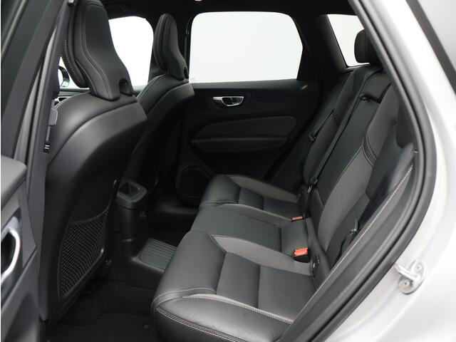 Volvo XC60 T6 350PK Plug-in hybrid AWD Ultimate Dark / Trekhaak / 21" / Contourstoelen / Head Up / 360gr Camera / Panoramisch Dak / Full Led / Harman Kardon /