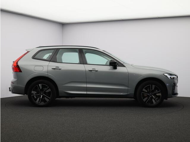 Volvo XC60 2.0 T6 Plug-in hybrid AWD Plus Dark / Head-Up Display / Trekhaak / 360 camera / Pano. dak / Harman Kardon Audio / Stoel-, stuurwiel- & achterbankverwarming / Elektr. stoelverstelling / BLIS