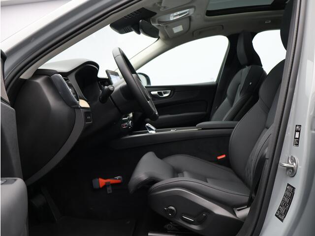 Volvo XC60 2.0 T6 Plug-in hybrid AWD Plus Dark / Head-Up Display / Trekhaak / 360 camera / Pano. dak / Harman Kardon Audio / Stoel-, stuurwiel- & achterbankverwarming / Elektr. stoelverstelling / BLIS