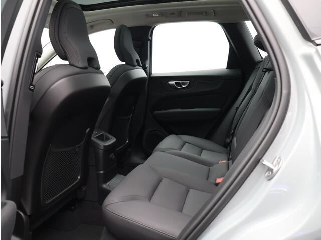 Volvo XC60 2.0 T6 Plug-in hybrid AWD Plus Dark / Head-Up Display / Trekhaak / 360 camera / Pano. dak / Harman Kardon Audio / Stoel-, stuurwiel- & achterbankverwarming / Elektr. stoelverstelling / BLIS