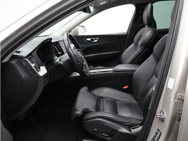 Volvo XC60 T8 AWD Recharge Inscription / Trekhaak / Panoramadak / Adaptive Cruise / BLIS / Stoelverwarming / Lederen Bekleding / Getint Glas /