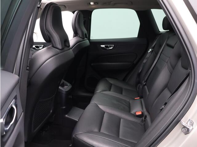 Volvo XC60 T8 AWD Recharge Inscription / Trekhaak / Panoramadak / Adaptive Cruise / BLIS / Stoelverwarming / Lederen Bekleding / Getint Glas /