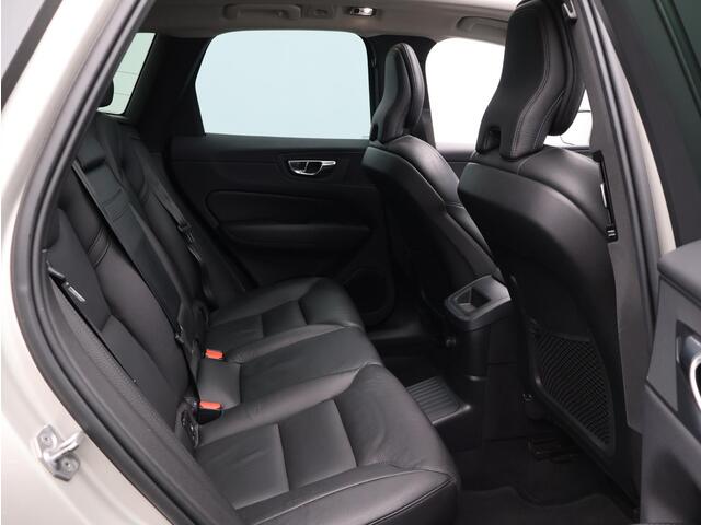 Volvo XC60 T8 AWD Recharge Inscription / Trekhaak / Panoramadak / Adaptive Cruise / BLIS / Stoelverwarming / Lederen Bekleding / Getint Glas /