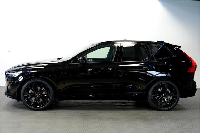 Volvo XC60 2.0 T8 AWD 299kW/407pk Aut8 MJ2027, NIEUW ¤82.945! Plug-in Ultra Black Exec. LUCHTVERING + BOWERS&WILKINS + PANORAMADAK + EL.TREKHAAK + HEAD-UP + PILOT ASSIST + STOELVERWARMING/-VENTILATIE&-MASSAGE + STUURVERARMING + 360 CAMERA + 21" LM-VELGEN!!
