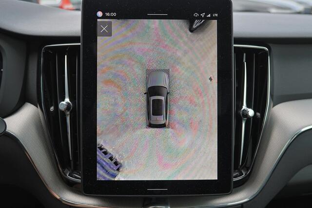 Volvo XC60 T6 Recharge AWD Plus Black Edition - Panorama/schuifdak - IntelliSafe Assist & Surround - 360º Camera - Harman/Kardon audio - Adaptieve LED koplampen - Verwarmde voorstoelen, stuur & achterbank - Parkeersensoren voor & achter - Elektr. bedienb. voorstoele