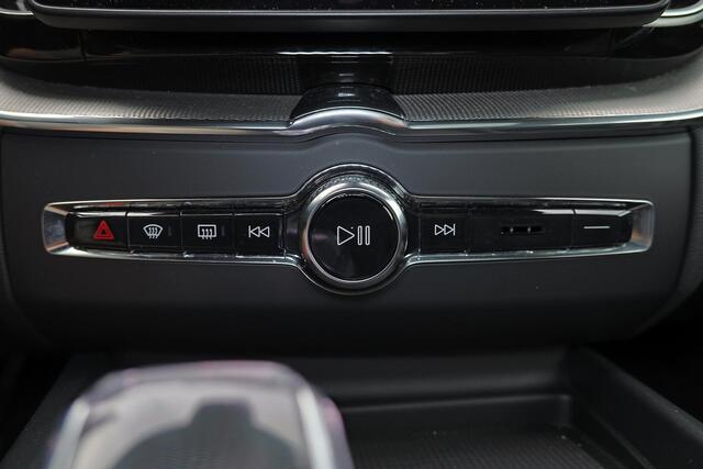 Volvo XC60 T6 Recharge AWD Plus Black Edition - Panorama/schuifdak - IntelliSafe Assist & Surround - 360º Camera - Harman/Kardon audio - Adaptieve LED koplampen - Verwarmde voorstoelen, stuur & achterbank - Parkeersensoren voor & achter - Elektr. bedienb. voorstoele