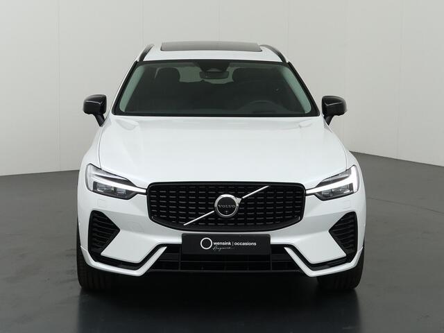 Volvo XC60 2.0 T8 Plug-in hybrid AWD Plus Dark | Panoramadak | HUD | Ele.verstelbare stoelen + Geheugen | Stoelverwarming voor + achter | Navigatie | Apple CarPlay/Android Auto | Harman/Kardon Audio | DAB | Adaptieve Cruise Control | HUD | Ele.kofferdeksel |