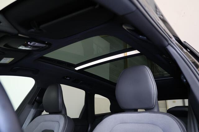 Volvo XC60 T6 Recharge AWD Plus Black Edition - Panorama/schuifdak - IntelliSafe Assist & Surround - 360º Camera - Harman/Kardon audio - Adaptieve LED koplampen - Verwarmde voorstoelen, stuur & achterbank - Parkeersensoren voor & achter - Elektr. bedienb. voorstoele