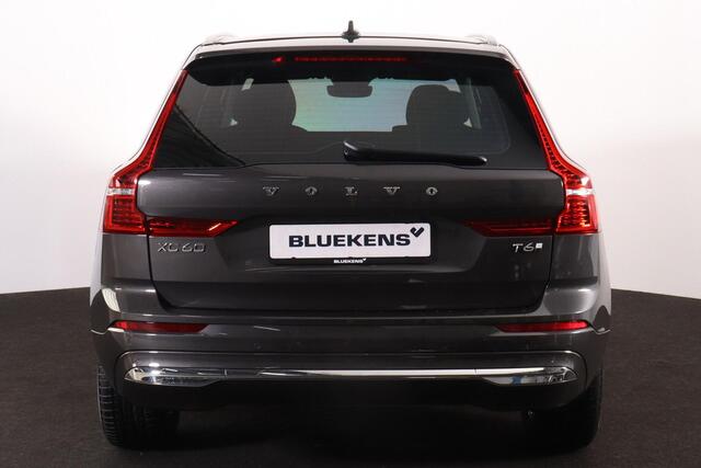 Volvo XC60 T6 Recharge AWD Core Bright - Panorama/schuifdak - IntelliSafe Assist & Surround - Parkeercamera achter - Verwarmde voorstoelen, stuur & achterbank - Parkeersensoren voor & achter - Draadloze tel. lader - Extra getint glas - Inklapbare trekhaak - 18' LMV
