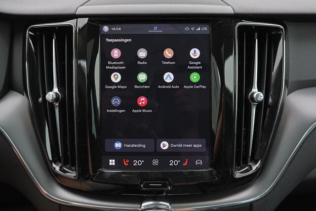 Volvo XC60 T6 Recharge AWD Core Bright - Panorama/schuifdak - IntelliSafe Assist & Surround - Parkeercamera achter - Verwarmde voorstoelen, stuur & achterbank - Parkeersensoren voor & achter - Draadloze tel. lader - Extra getint glas - Inklapbare trekhaak - 18' LMV