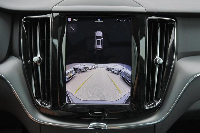 Volvo XC60 T6 Recharge AWD Core Bright - Panorama/schuifdak - IntelliSafe Assist & Surround - Parkeercamera achter - Verwarmde voorstoelen, stuur & achterbank - Parkeersensoren voor & achter - Draadloze tel. lader - Extra getint glas - Inklapbare trekhaak - 18' LMV