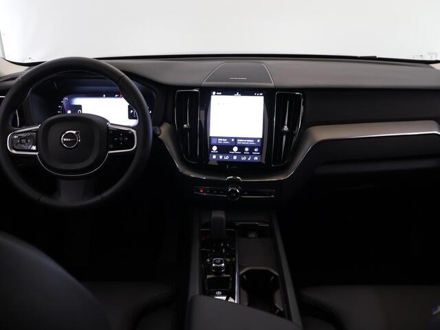 Volvo XC60 2.0 T8 Plug-in hybrid AWD Plus Dark | Panoramadak | Ele.verstelbare stoelen + Geheugen | Harman/Kardon | Comfortstoelen | Stoelverwarming voor + achter | Apple CarPlay/Android Auto | 360 Camera |