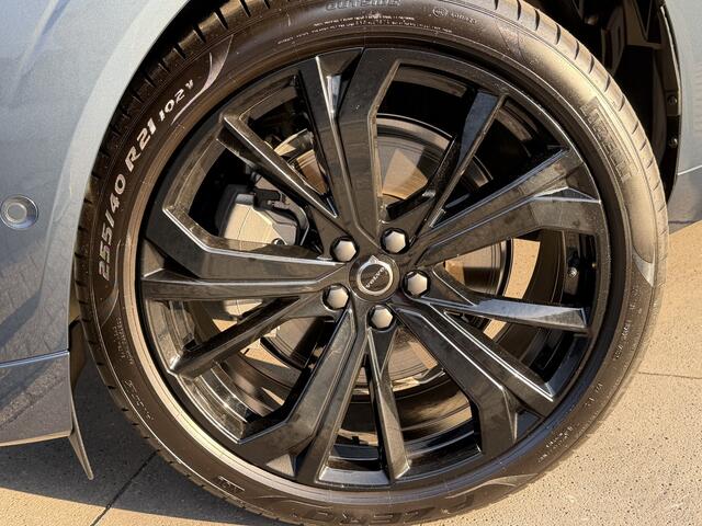 Volvo XC60 2.0 T6 Plug-in hybrid AWD Plus Black Edition Pano-H/K-Head up-21"-360 gr