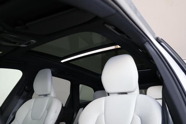 Volvo XC60 Recharge T8 AWD Inscription - Panorama/schuifdak - Luchtvering - IntelliSafe Assist - Bowers & Wilkens audio - Adaptieve LED koplampen - 360 graden camera - Verwarmde voorstoelen & stuur - Parkeersensoren voor & achter - Elektr. bedienb. voorstoelen met g