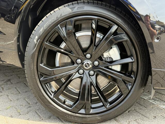 Volvo XC60 2.0 T8 Plug-in hybrid AWD Ultra Black Edition | Trekhaak | Pano | Pilot Assist | Dodehoek | 21 inch