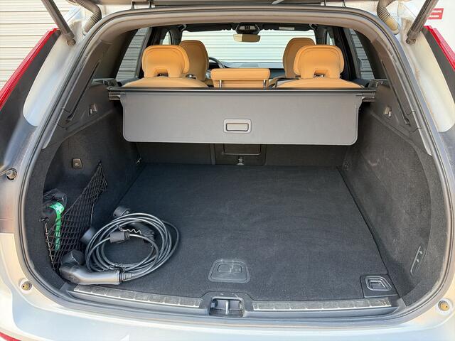 Volvo XC60 2.0 T6 Plug-in hybrid AWD Inscription Exclusive / Luchtvering / Panoramadak / 360 camera / Harman/Kardon /
