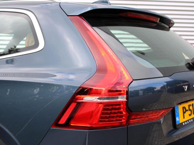 Volvo XC60 2.0 B5 Inscription Automaat / Panoramadak / Massage voorstoelen / Trekhaak / Luchtvering / Gelaagde ramen / Head-up Display / Alarm klasse 3