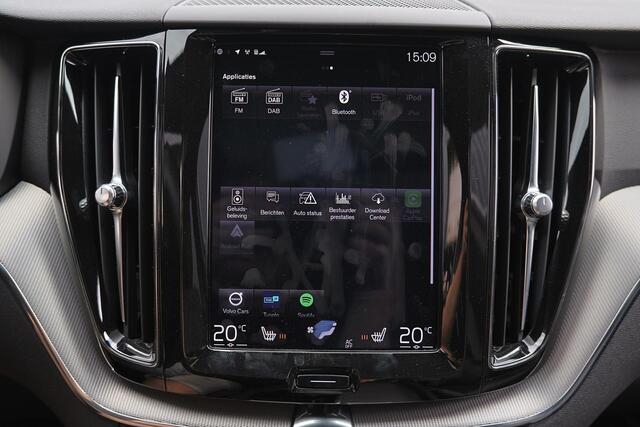 Volvo XC60 Recharge T8 AWD R-Design - Panorama/schuifdak - IntelliSafe Assist & Surround - 360º Camera - Harman/Kardon audio - Adaptieve LED koplampen - Verwarmde voorstoelen - Parkeersensoren voor & achter - Elektr. bedienb. bestuurdersstoel met geheugen - Inklapba