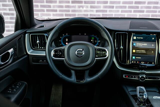 Volvo XC60 2.0 T6 AWD Plug-in hybrid Ultimate Dark | Long Range | 360 Camera | Panoramadak | Stoel en Stuurverwarming | 21" | Donker Glas | Power Seats | Adaptieve Cruise Control |