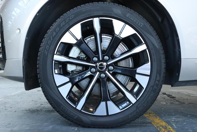 Volvo XC60 T6 Plug-in hybrid AWD Ultra Dark | Luchtvering | Head-Up Display | Semi-Elektrische Trekhaak | Schuif/Kantel-Panoramadak | 360º Visual Park Camera |