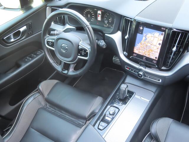 Volvo XC60 2.0 Recharge T6 AWD R-Design | pano dak | lederen bekleding | camera
