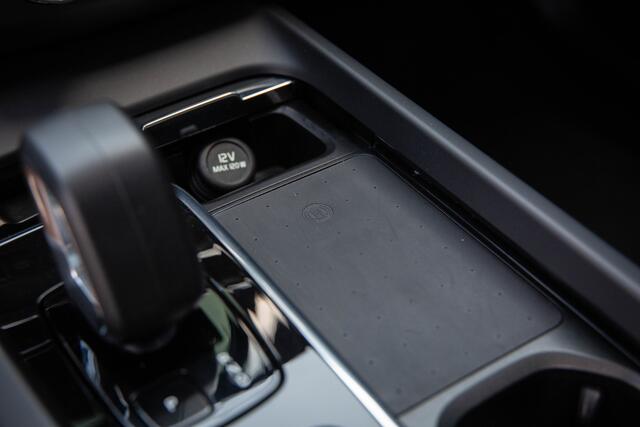 Volvo XC60 2.0 T6 Plug-in hybrid AWD Plus Bright , Trekhaak, Apple Carplay, Stuur/stoelverwarming, Panoramadak, Cruise control
