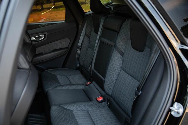 Volvo XC60 2.0 T6 Plug-in hybrid AWD Plus Bright , Trekhaak, Apple Carplay, Stuur/stoelverwarming, Panoramadak, Cruise control
