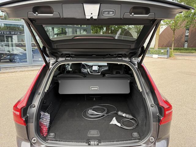 Volvo XC60 Plug-In Hybrid AWD T6 Plus Dark Recharge ADAPT. CRUISE CONTROL | STUUR & STOEL VERWARMING | PANORAMA DAK | 360 GRADEN CAMERA | ELEK. STOELEN MET GEHEUGEN | HARMAN/KARDON AUDIO