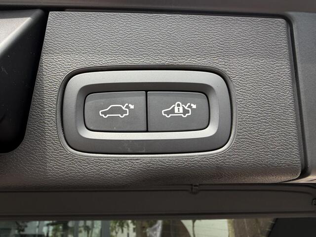 Volvo XC60 Plug-In Hybrid AWD T6 Plus Dark Recharge ADAPT. CRUISE CONTROL | STUUR & STOEL VERWARMING | PANORAMA DAK | 360 GRADEN CAMERA | ELEK. STOELEN MET GEHEUGEN | HARMAN/KARDON AUDIO