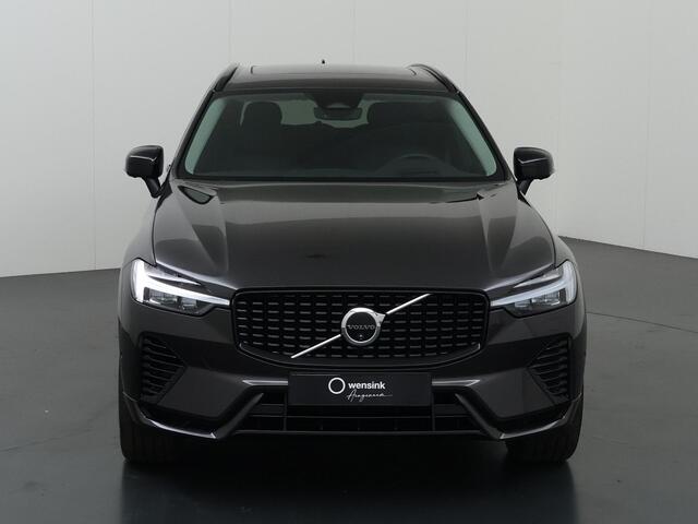 Volvo XC60 2.0 T6 Plug-in hybrid AWD Plus Dark | Panoramadak | Cruise Control Adaptief | Head-Up | 360° Camera | Harman / Kardon | Voorstoelen met Geheugen | Stoelverwarming | Apple Carplay/Android Auto |