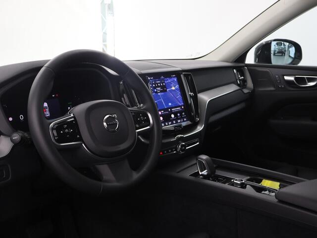 Volvo XC60 2.0 T6 Plug-in hybrid AWD Plus Dark | Panoramadak | Cruise Control Adaptief | Head-Up | 360° Camera | Harman / Kardon | Voorstoelen met Geheugen | Stoelverwarming | Apple Carplay/Android Auto |