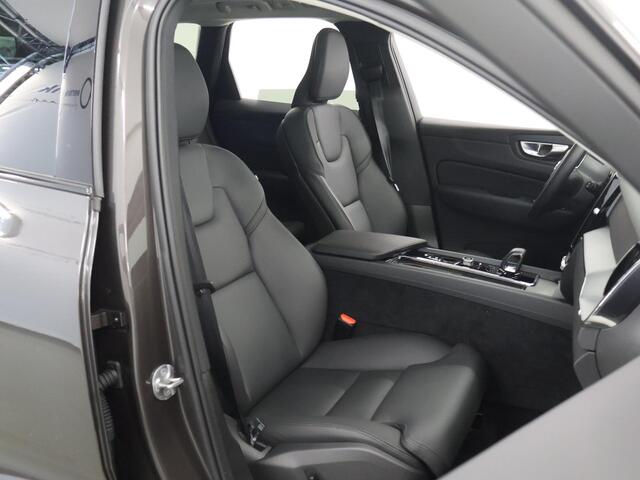 Volvo XC60 2.0 T6 Plug-in hybrid AWD Plus Dark | Panoramadak | Cruise Control Adaptief | Head-Up | 360° Camera | Harman / Kardon | Voorstoelen met Geheugen | Stoelverwarming | Apple Carplay/Android Auto |